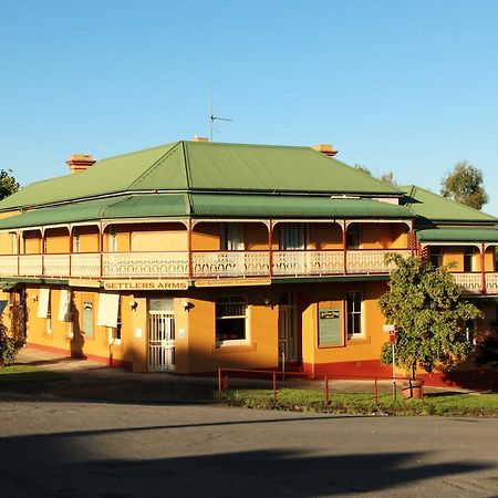 Settlers Arms Hotel Dungog ภายนอก รูปภาพ